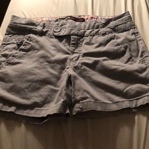 Cute gray capris size 11